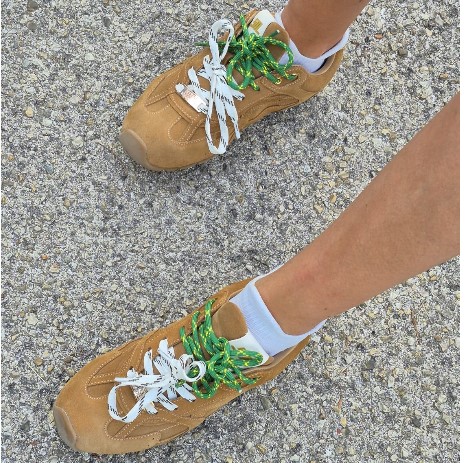 Foto del pezzo: Due lacci per scarpa: la nuova moda che riscopre la personalizzazione